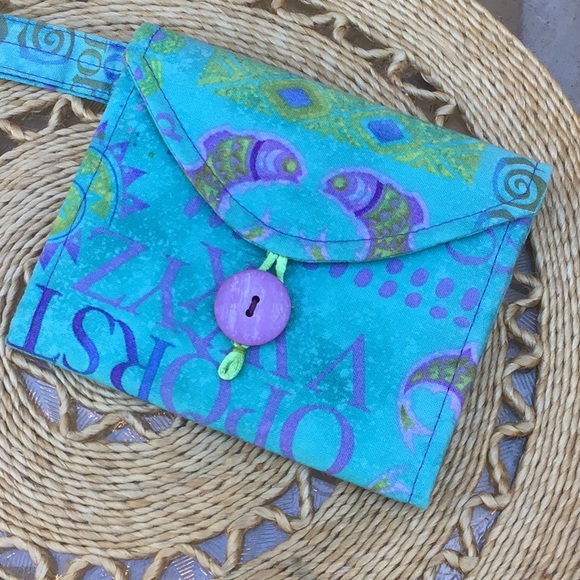 Sale! CK Wristlet & Three Bags Bundle! PLUS Free Gift!! - Picture 10 of 16